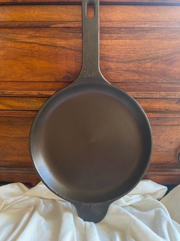 WhatsApp Image 2022-10-11 at 3.19.54 PM (1) Hand Seasoned Cast Iron Pancake Pan- Flat Base-Gas/Electric/Induction/Ceramic Stove Friendly