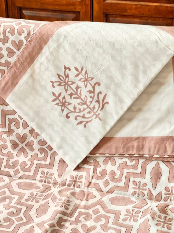 Whatsapp image 2025 10 31 at 9.00.39 pm (1)